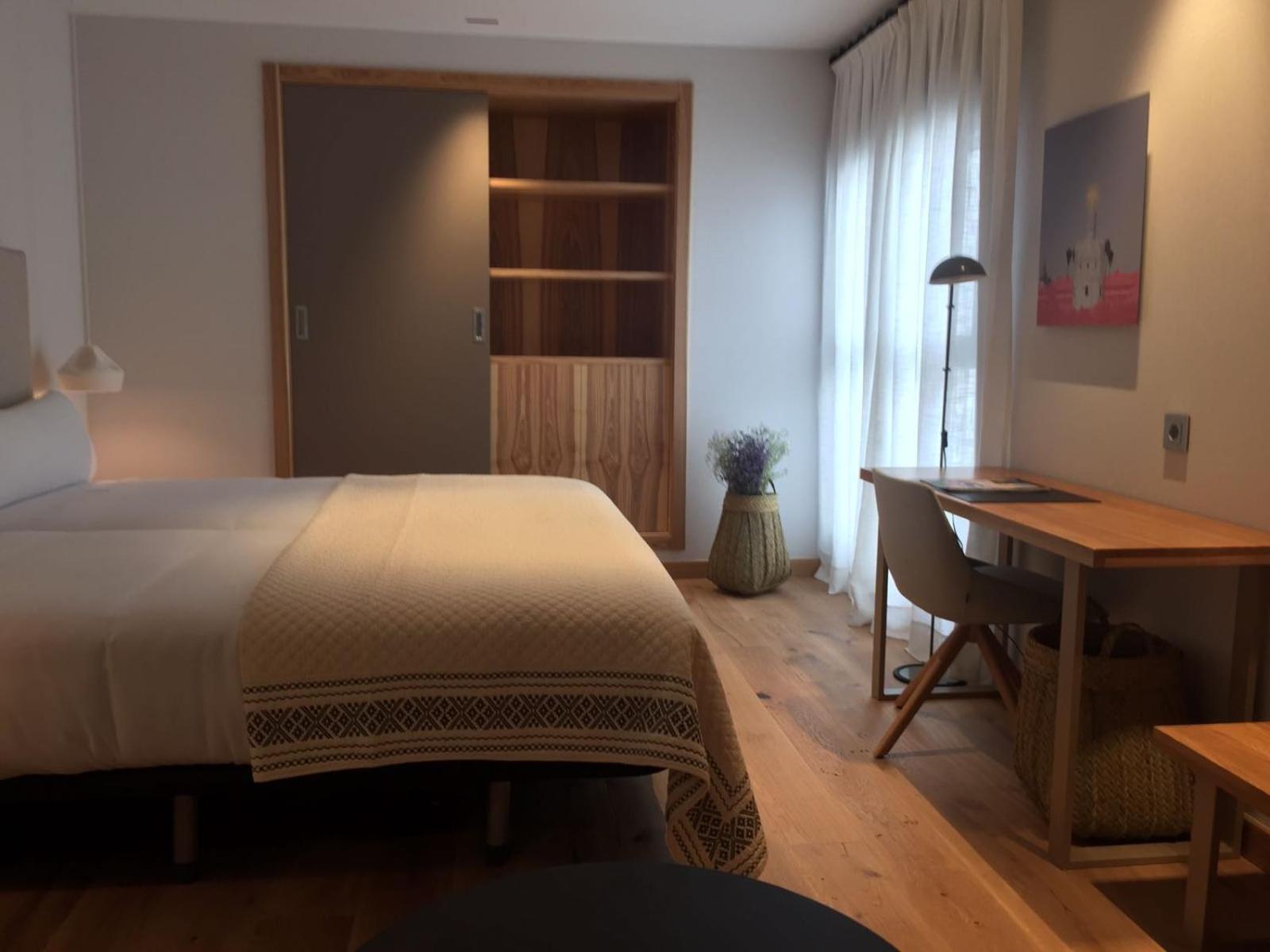 Quarto com Cama de Casal ou 2 de Solteiro