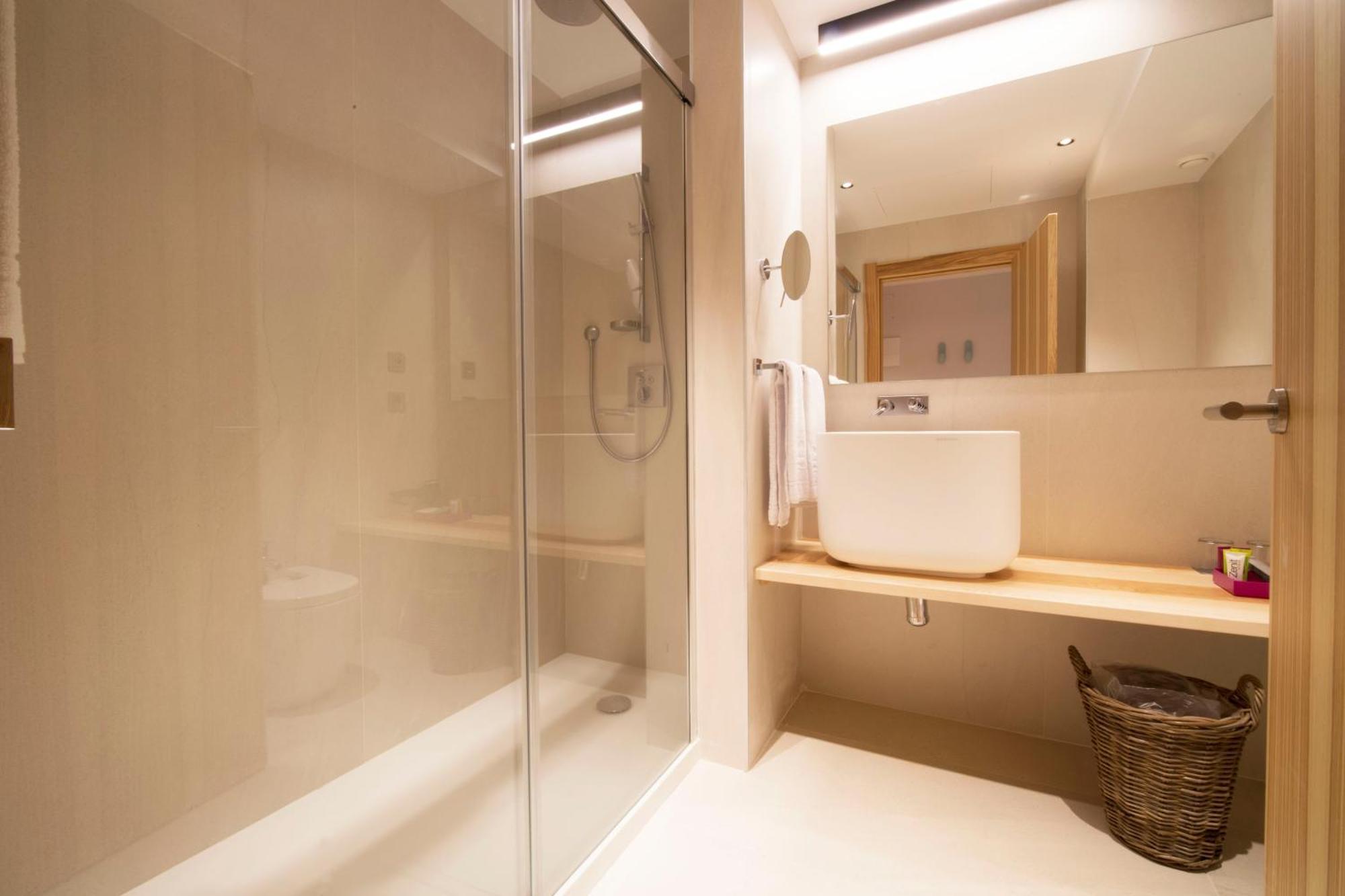 Quarto Duplo (1 Adulto)