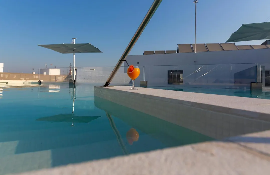 Hotel Macià Sevilla Kubb-1